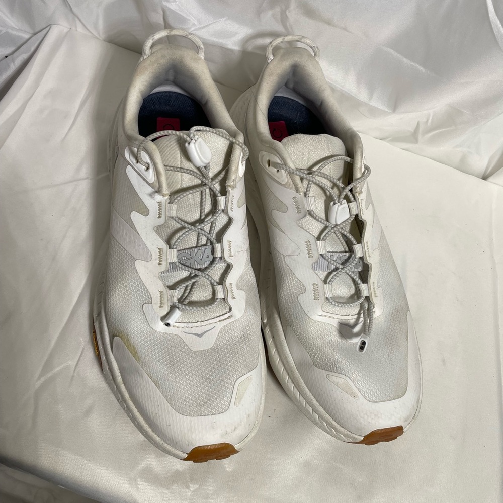 HOKA WOMENS TRANSPORT SNEAKER Size 9 in the color Eggnog